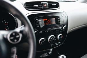 Jak rozkodować radio samochodowe?