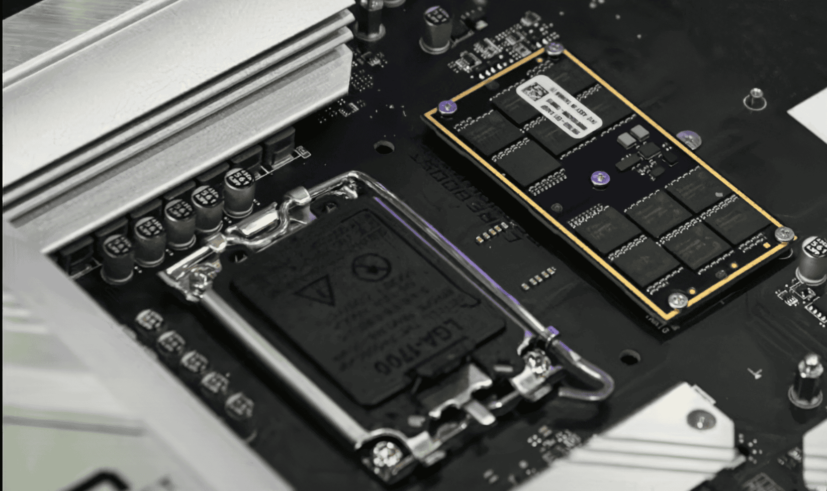 MSI Wprowadza CAMM2 DDR5: Szybsza, Chłodniejsza Pamięć PC